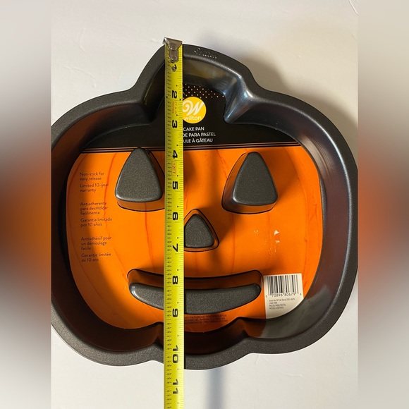Wilton Pumpkin jack’o lantern baking cake pan - Picture 4 of 5
